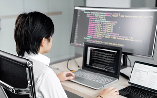 安阳 ,php声明和调用变量的符号是什么？